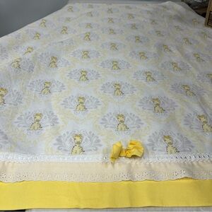 Vtg Yellow & White Baby Blanket w/Giraffe Print grey damask pattern lace trim